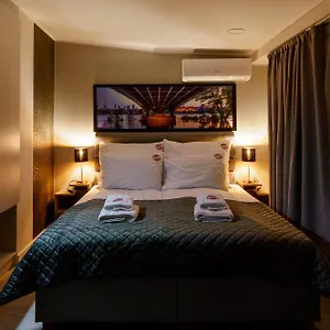 Kamienica No 111a Airport Aparthotel